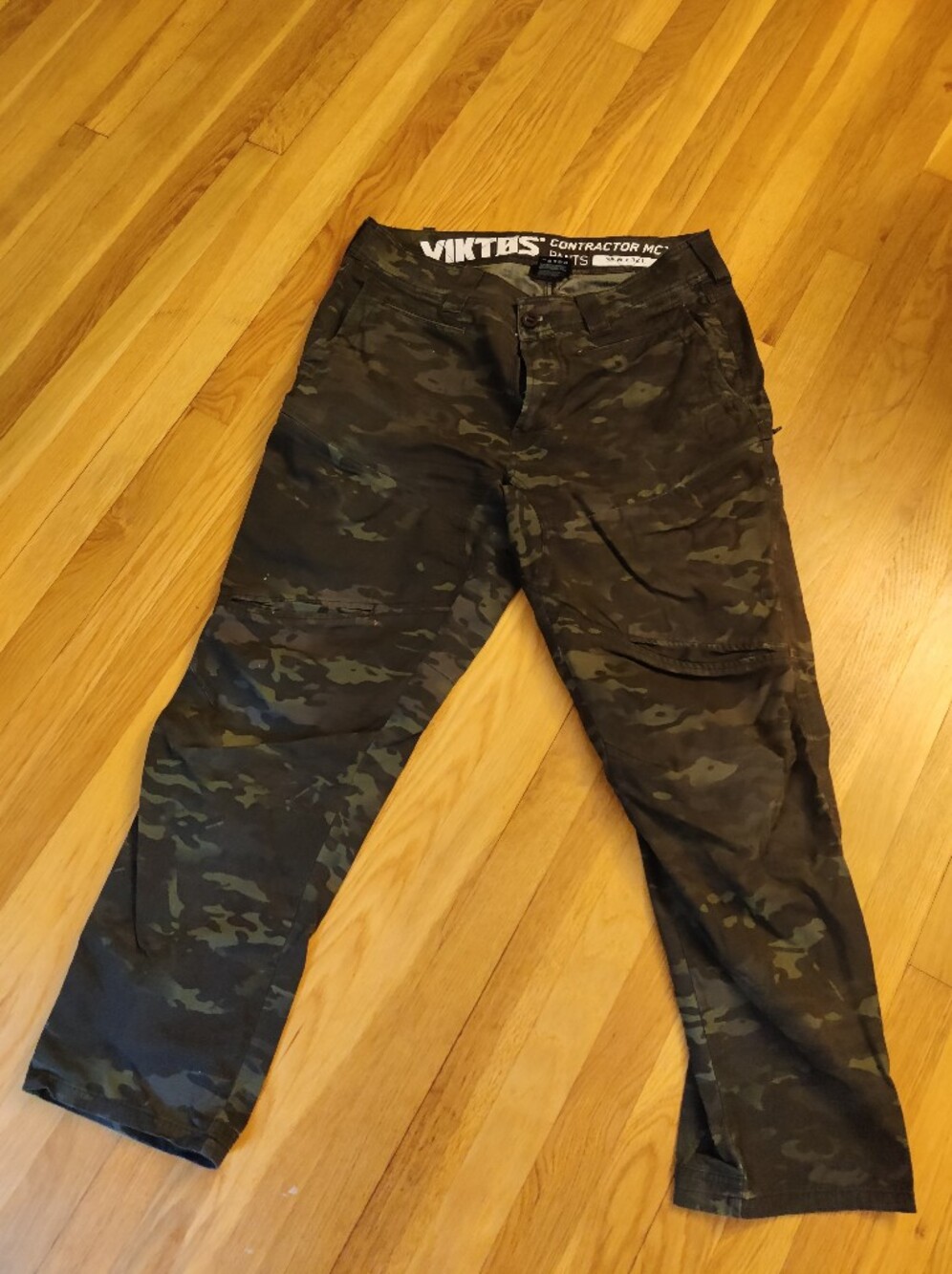 Viktas Men's Camo Cargo Pants in Black/Green